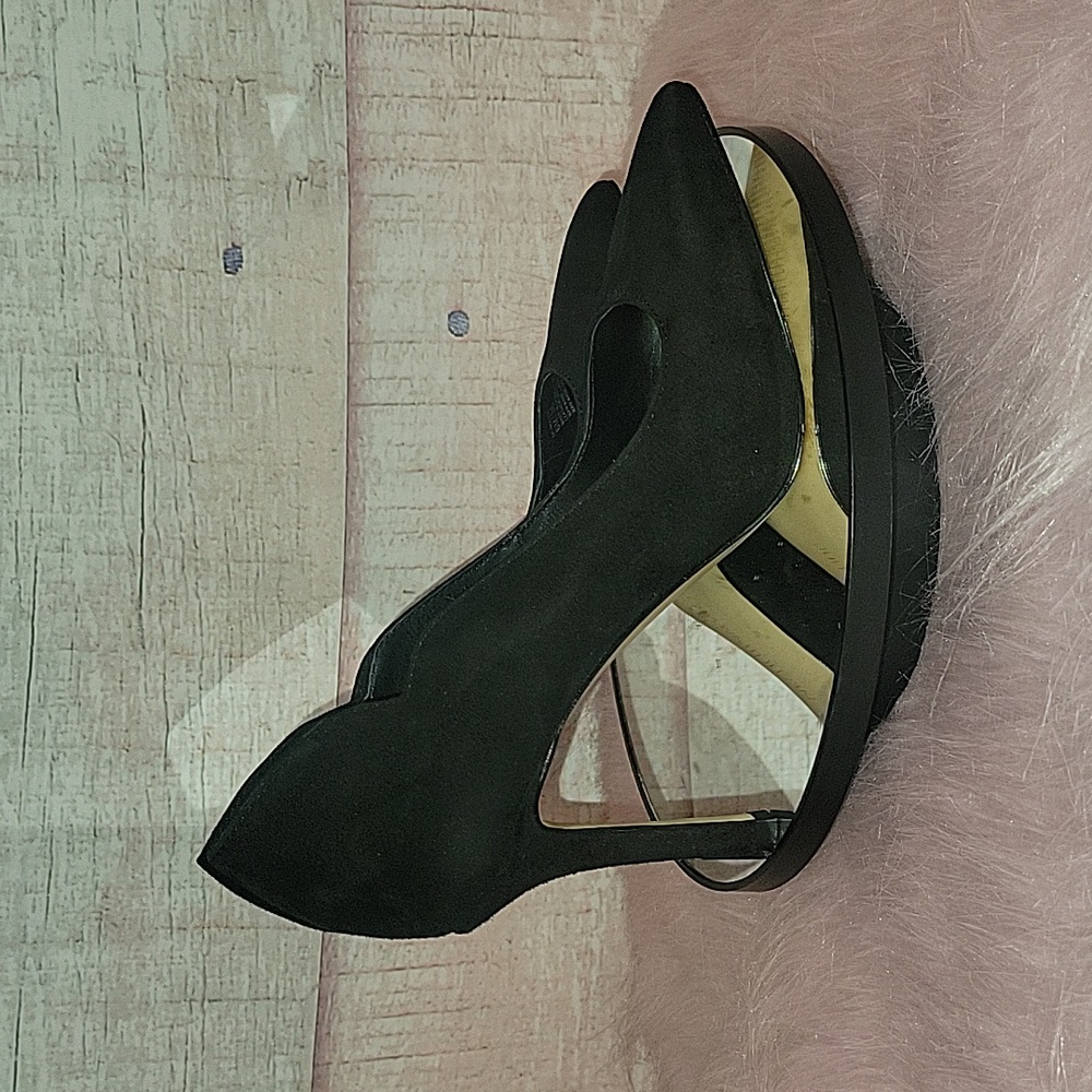 Saks Fifth Avenue Black Pumps